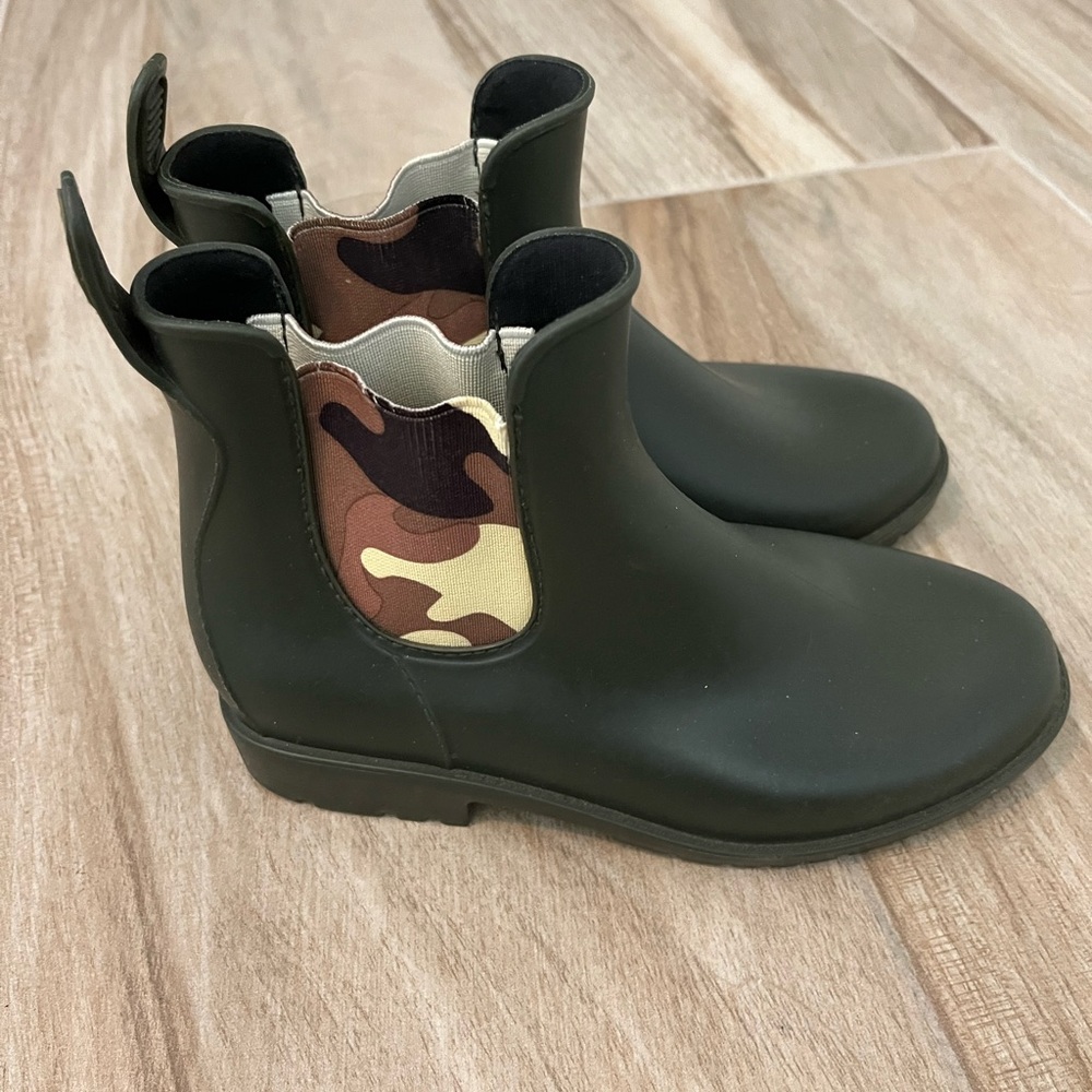 Kids Slip On Rubber Boots With Camo Stretch Band Size 2 - Picture 2 of 6